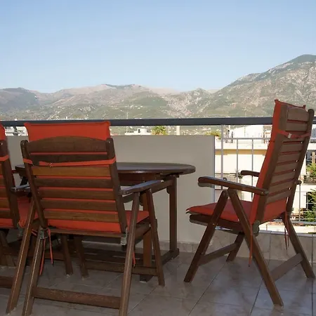 Spacious, Lovely Apartment! 2 Mins Walk From The Beach!! Apartamento Kalamata