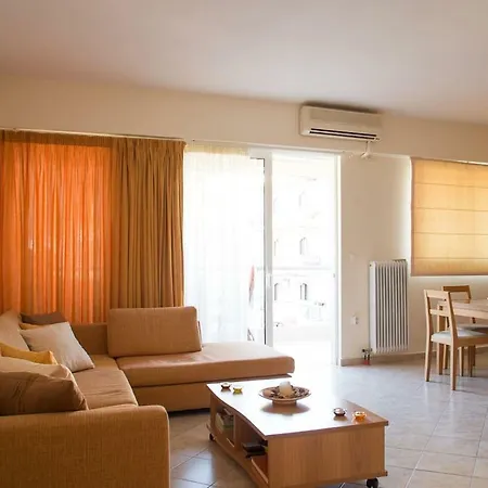 Spacious, Lovely Apartment! 2 Mins Walk From The Beach!! * Kalamata