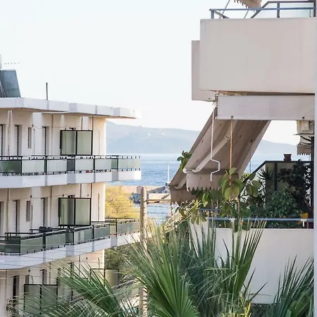 Apartment Spacious, Lovely Apartment! 2 Mins Walk From The Beach!! Kalamata