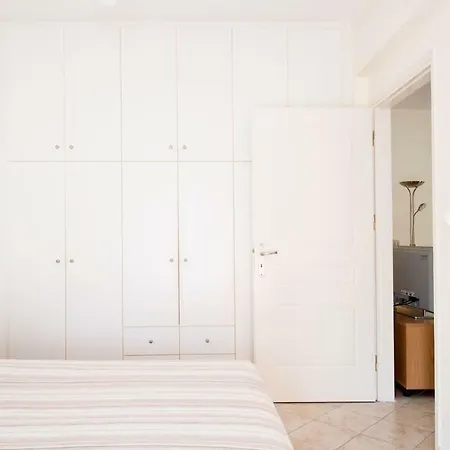 Spacious, Lovely Apartment! 2 Mins Walk From The Beach!! * Kalamata