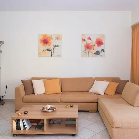 Spacious, Lovely Apartment! 2 Mins Walk From The Beach!! Apartment Kalamata