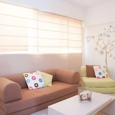 Spacious, Lovely Apartment! 2 Mins Walk From The Beach!! Apartment *
